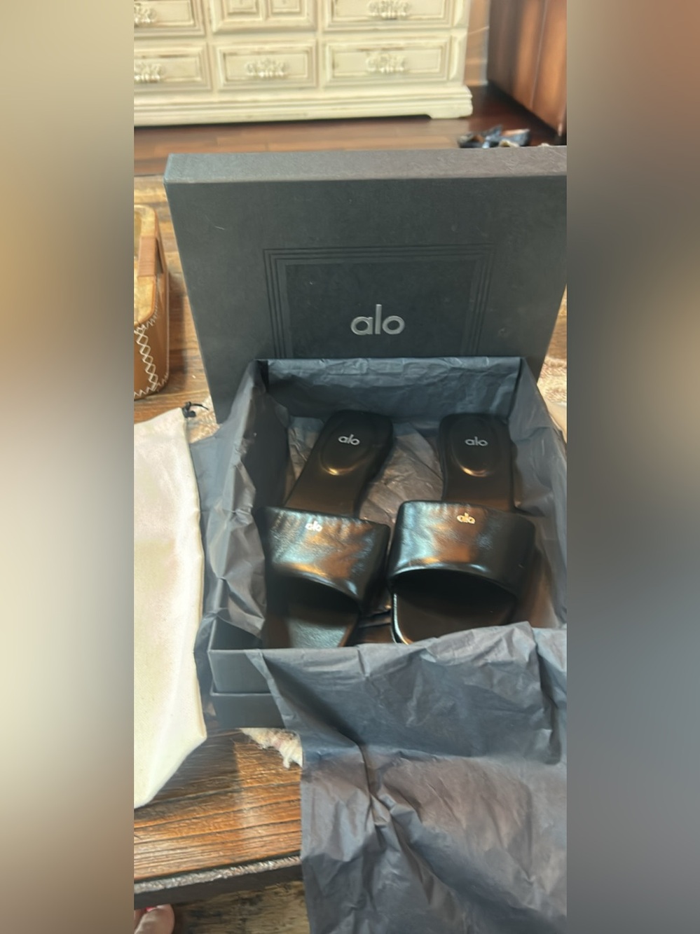 EUC Women’s ALO Atelier Black Leather Flat Sandals Slides 8 - Picture 10 of 11